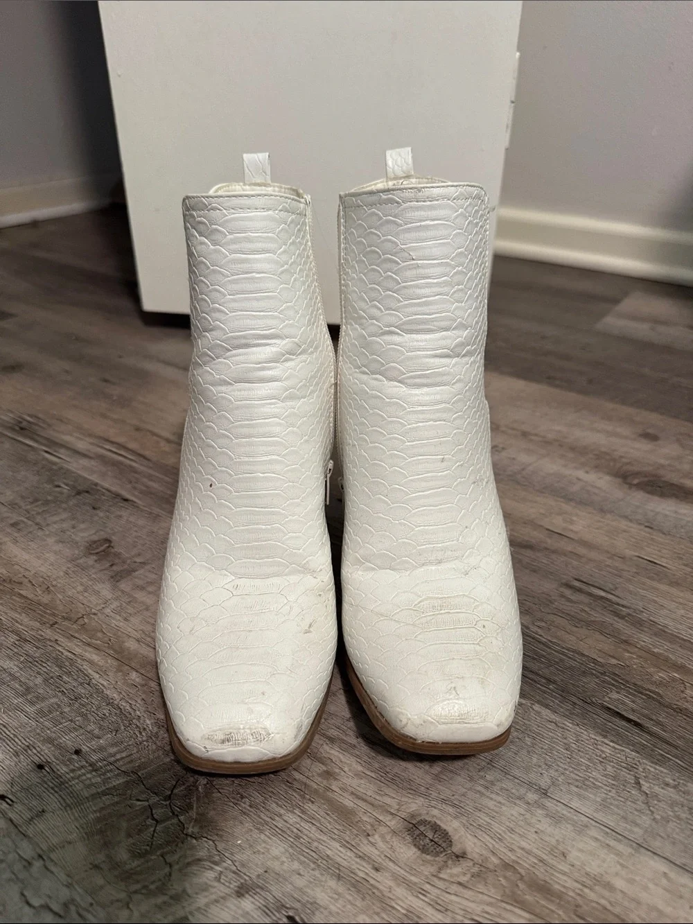 Pierre Dumas White Textured Ankle Booties